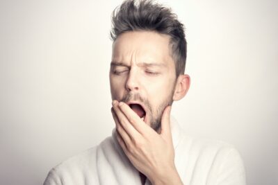その「ぐっすり眠れていない感じ」、睡眠時無呼吸が隠れていませんかのアイキャッチ画像